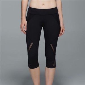 Lululemon cool to Street crops black Luxtreme 6